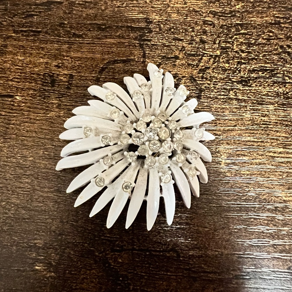 Vintage Trifari Flower Brooch Pin